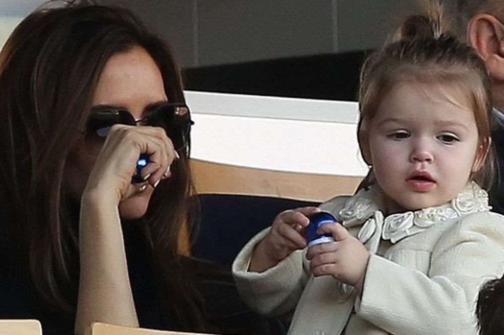 Φανατισμένη οπαδός του μπαμπά της η Harper Beckham! (φωτό)