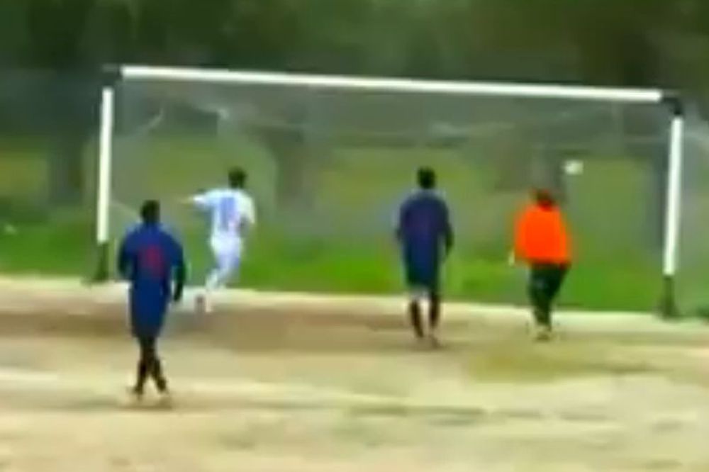 Αν δεν θέλει να μπει... (video)