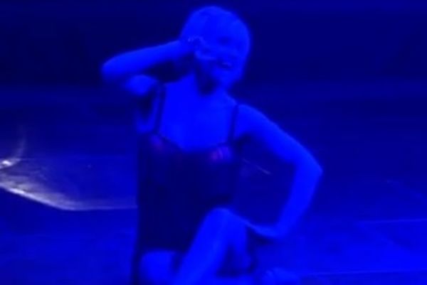 Dancing with… Manchester United (video)