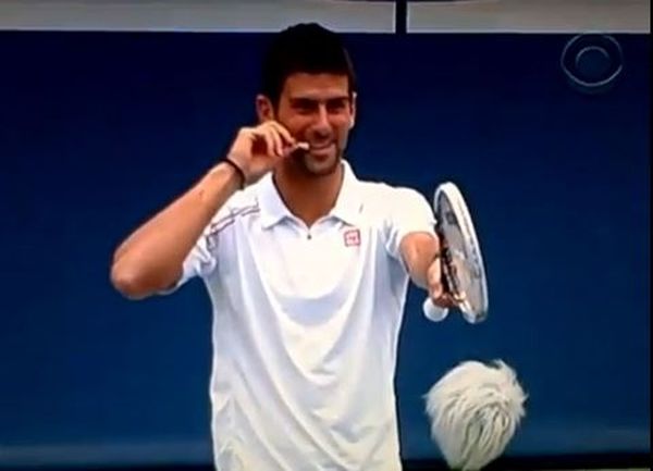 Οταν ο Τζόκοβιτς πιάνει το... «όφωνο»