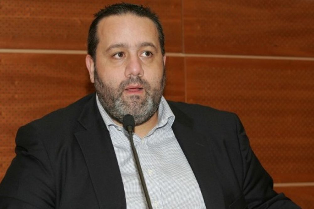 Καραπαπάς: «Όποιος φοράει τη φανέλα μας πρέπει να στηρίζεται»