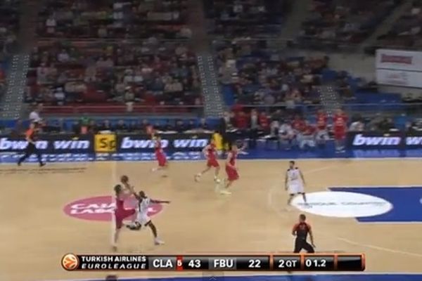 Κάχα Λαμποράλ: Buzzer beater από το κέντρο ο Γιέλινεκ! (video)