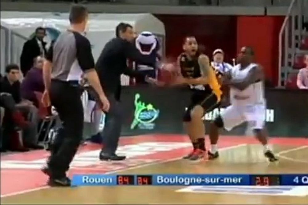 «Παίξε άμυνα, κόουτς!» (video)