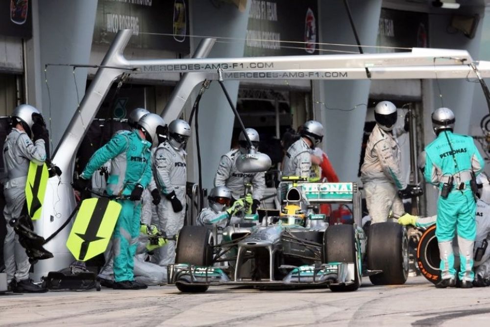 Χάμιλτον: Ξέχασε ότι αποχώρησε από τη McLaren (video)