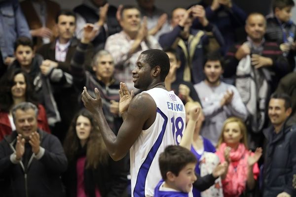 Πανελευσινιακός: Το χέρι στην τσέπη