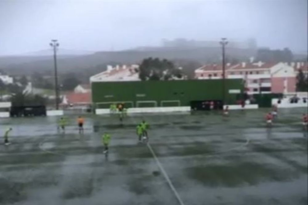 Τερματοφύλακας πιάνει πέναλτι και... σκοράρει (Video)