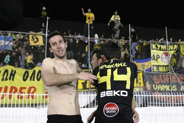 Άρης: Υπόκλιση των Ultras World στους οπαδούς