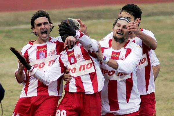 Εύκολα ο Ολυμπιακός, 2-0 τον Γάζωρο