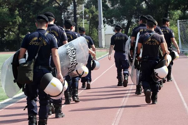 Νότιος Όμιλος: Προσαγωγές στο Χολαργό