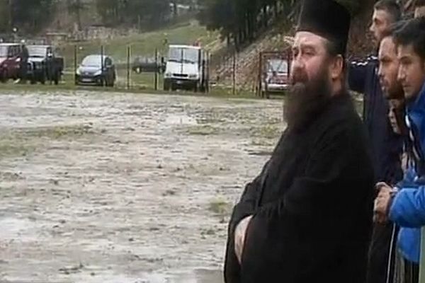 Ο παπά-παράγοντας της Κρέντης (video)