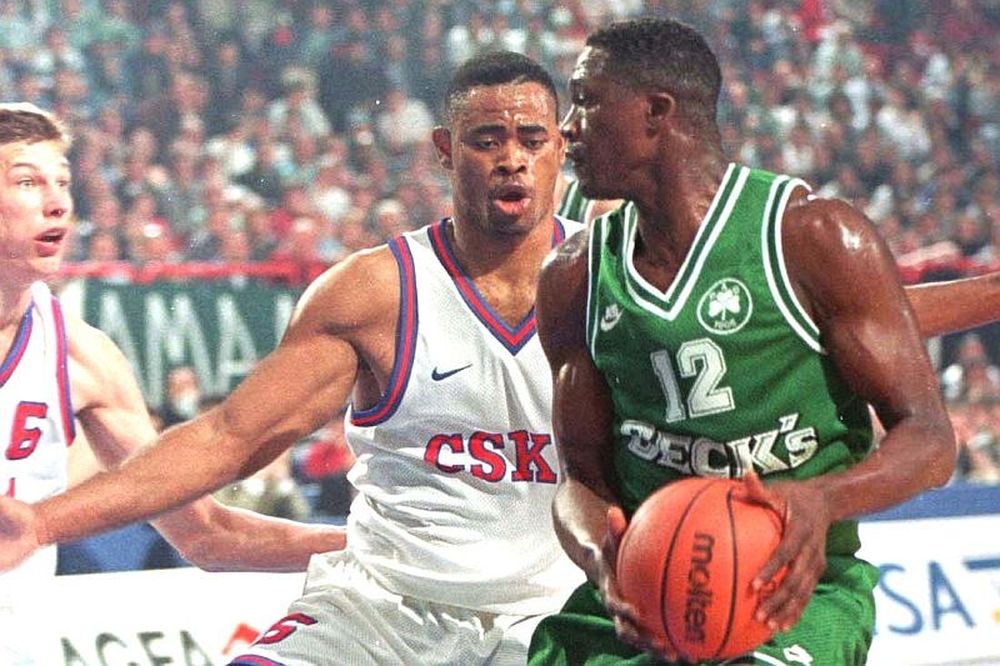 «Κάρφωσε» την Αρκούδα, πριν ταπώσει τη Μπάρτσα (photos+video)