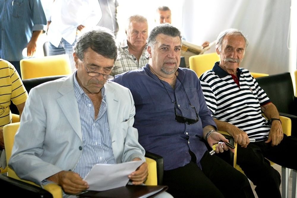 Ψάχνονται προς κάθε κατεύθυνση στην ΑΕΚ