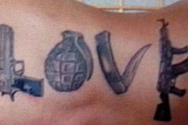 ΚΠΡ: Αντιδράσεις για το… τρομοκρατικό τατουάζ του Μποθρόιντ (photos)