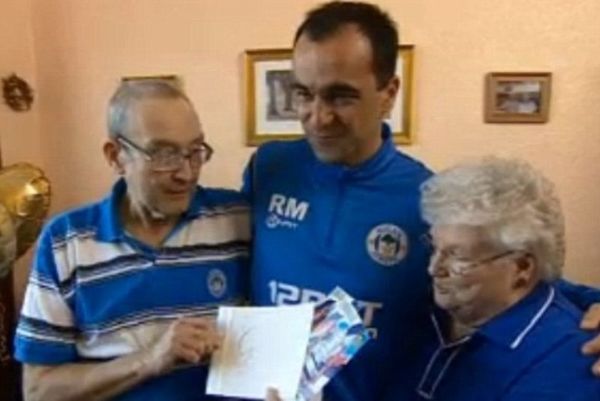 Γουίγκαν: Ζευγάρι ηλικιωμένων οπαδών πήρε εισιτήρια για τον τελικό από τον Μαρτίνεζ! (photos)