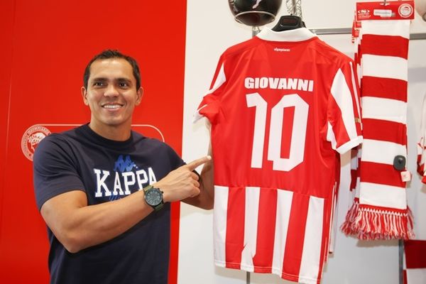 Ολυμπιακός: Αποθέωση για Ζιοβάνι στο Red Store (photos)