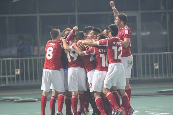 Ο πρόεδρος της Σάουθ Τσάινα στο Onsports για... Ολυμπιακό και Πρέμιερ Λιγκ! (photos+videos)