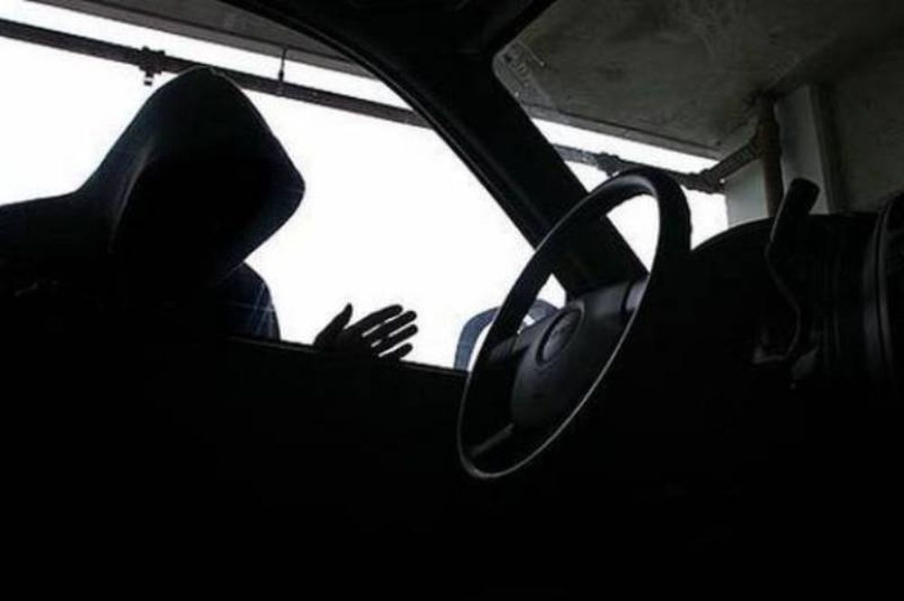 Η «αγάπη» τους για τα αυτοκίνητα τούς οδήγησε στις χειροπέδες