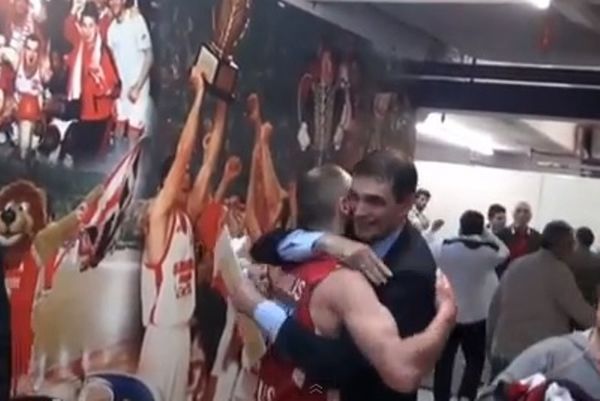 Ολυμπιακός: Στα αποδυτήρια (video)