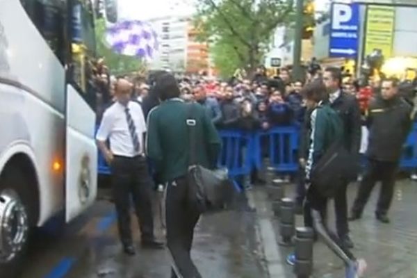 Ρεάλ Μαδρίτης: Αποθέωση στο ξενοδοχείο ενόψει Ντόρτμουντ (video)