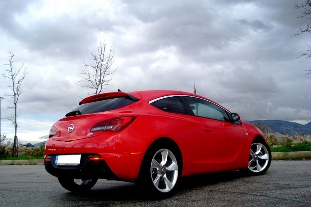 Opel Astra GTC 1.7 CDTI (photos)