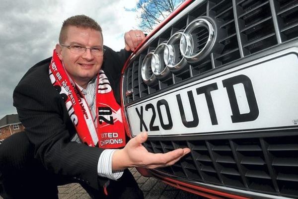 Μάντσεστερ Γιουνάιτεντ: Οπαδός «τσεπώνει» 3.000 λίρες λόγω… τίτλου! (photos)