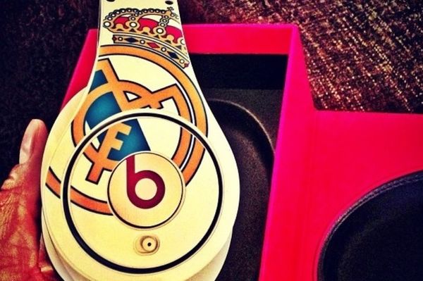 Ρεάλ Μαδρίτης: Τα… βασιλικά ακουστικά του Λονδίνου (photos)