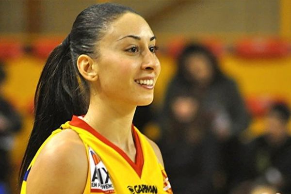 Μπόζμπεϊ: «Στη Ναντέζντα η Δημητράκου»