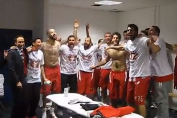 Ολυμπιακός: Το πάρτι στα αποδυτήρια (video)