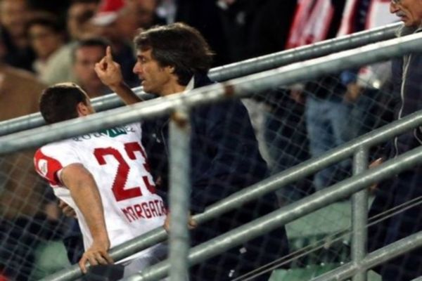 Παίκτης της Σιόν επιτέθηκε στον πρόεδρο (Video)