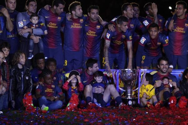 Μπαρτσελόνα: Η απονομή του τροπαίου (photos+video)