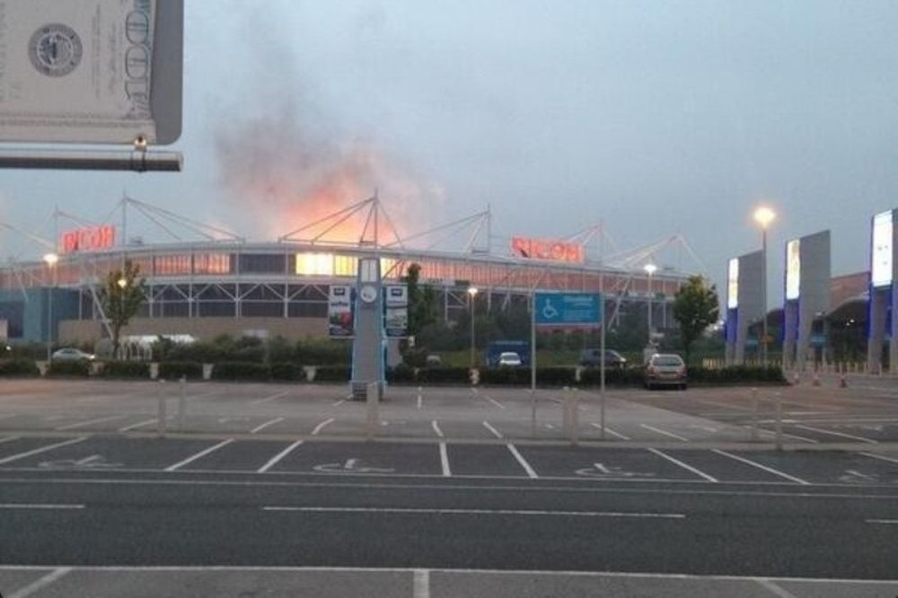 Κόβεντρι: Φωτιά στο γήπεδο λόγω… Muse! (photos)