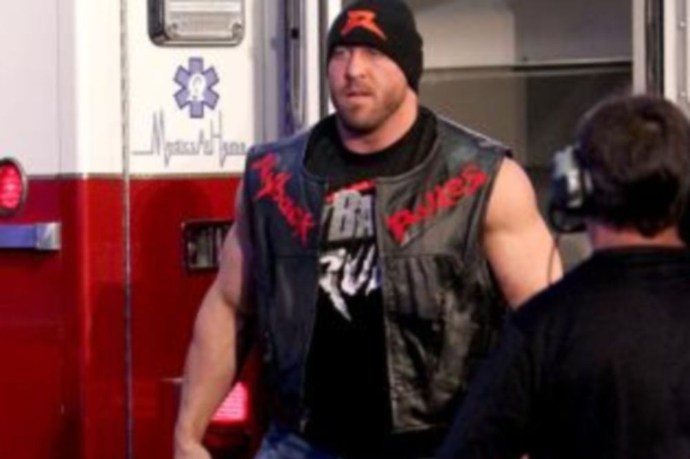 Main Event: Έφερε πάλι ασθενοφόρο ο Ryback (photos+videos)