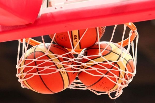 Οι φωνές για... «εκκολαπτήριο» στο κλειστό του Ψυχικού.