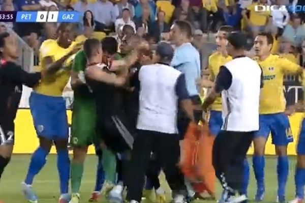Ρουμανία: Παίκτης δάγκωσε αντίπαλο! (video)