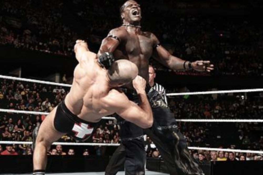 Superstars: Έδρασε ο R-Truth (videos)