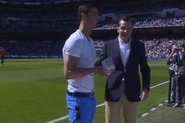 Ρεάλ Μαδρίτης: Βραβεύτηκε ο Ρονάλντο (video)