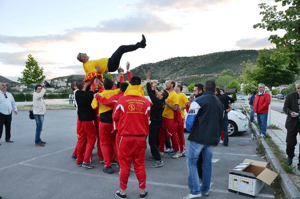 Καστοριά: «Κάηκε» η πόλη για την άνοδο (photos+videos)