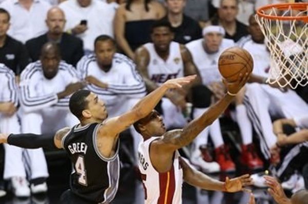 Μαϊάμι Χιτ: Άνετα… πολύ άνετα τους Σπερς (videos)