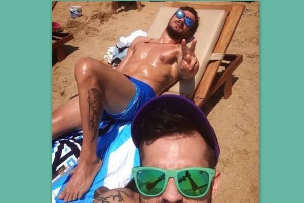 Κορίτσια, ο Άκης!