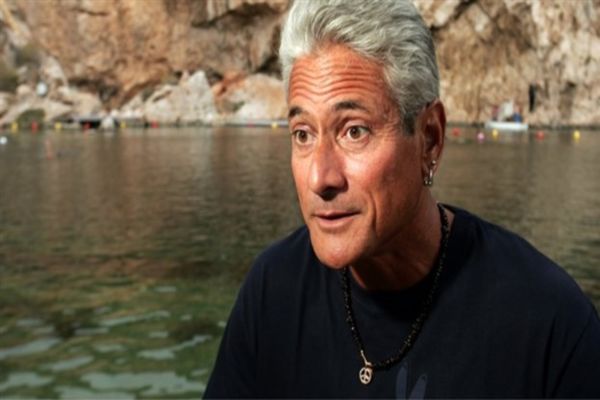 Αρραβωνιάστηκε και παντρεύεται το σύντοφό του ο Λουγκάνις