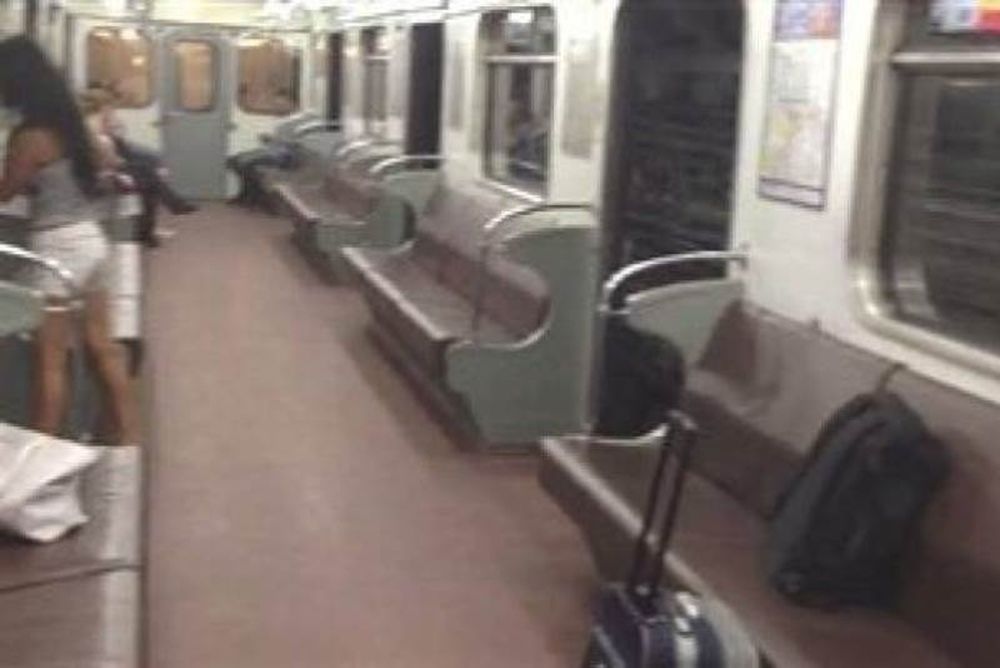 Βίντεο: Βόλτα με το μετρό με... ανοικτή την πόρτα!