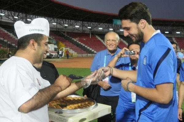 Εθνική Νέων: Σε ρυθμούς Μουντιάλ και... μπακλαβά