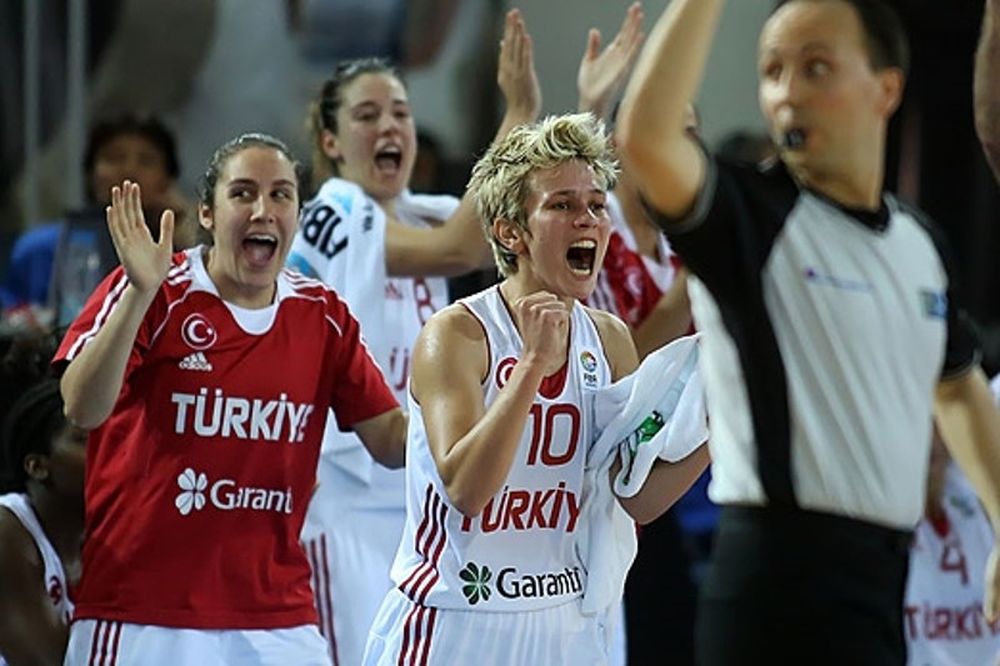 Ευρωμπάσκετ Γυναικών: Στα ημιτελικά Τουρκία και Γαλλία (video)