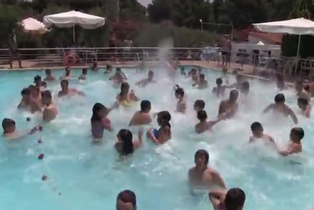 Άρης: Harlem Shake στην πισίνα (video)