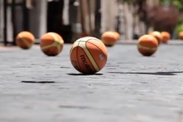 Ισπανία: Τι κάνουν 2014 μπάλες μπάσκετ στους δρόμους της Μαδρίτης; (video)