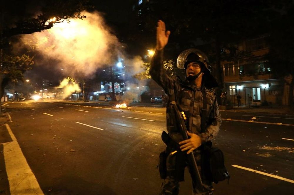 Βραζιλία: Επεισόδια έξω από το Μαρακανά (video+photos)