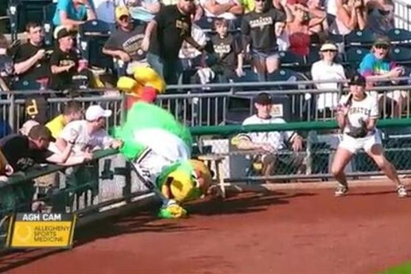MLB: Τούμπα η μασκότ (video)