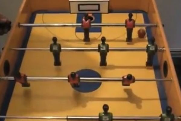 Το ποδοσφαιράκι και σε… μπάσκετ! (video)