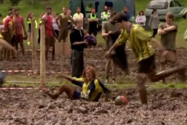 Λασπομαχίες με τη μπάλα (video)