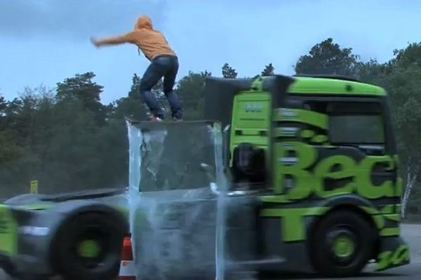 Αυτό το... φορτηγό θα σας «τρελάνει» (video)